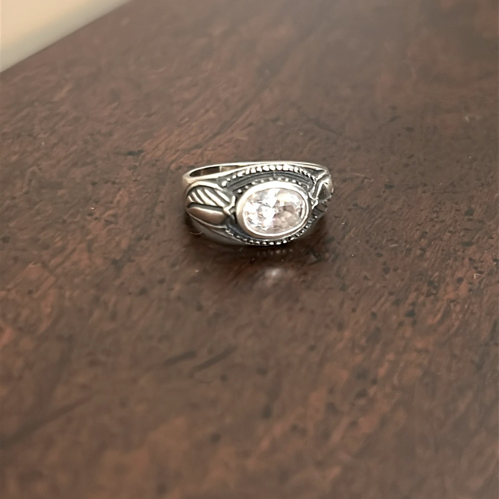 Sterling Silver vintage leaf ring. Size 8